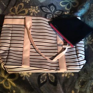 Estee Lauder Bags - 👜Estée Lauder bag and makeup purse👜 Estee Lauder Bags - 👜Estée Lauder bag and makeup purse👜
